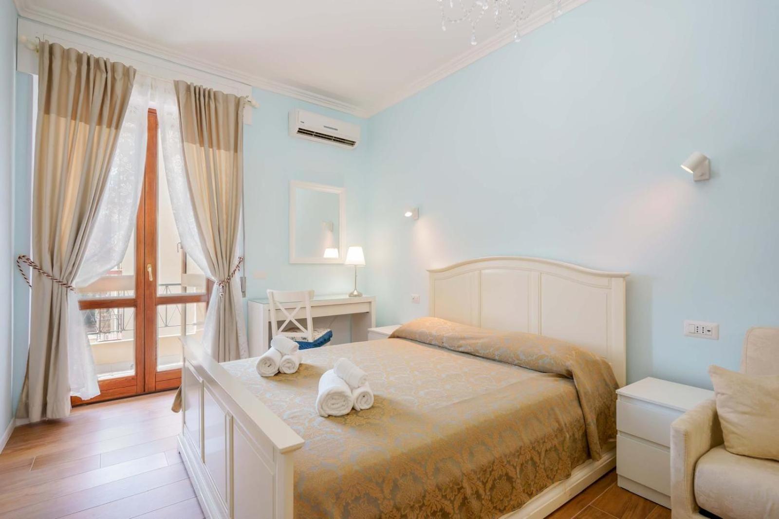 Al Teatro Lirico Hotel Cagliari Buitenkant foto